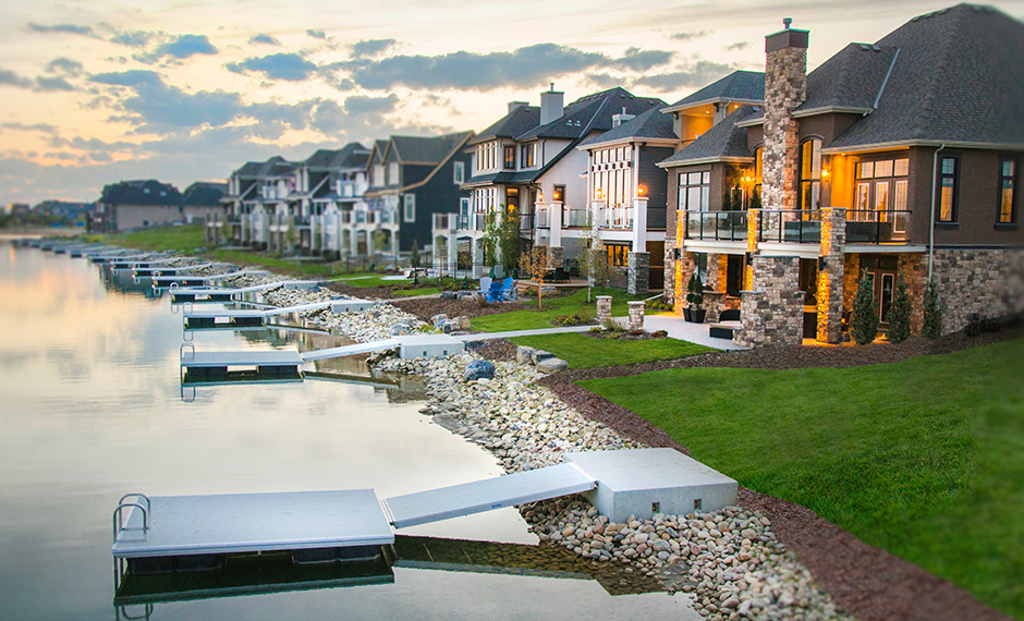Lakefront Estate show homes on Mahogany Lake